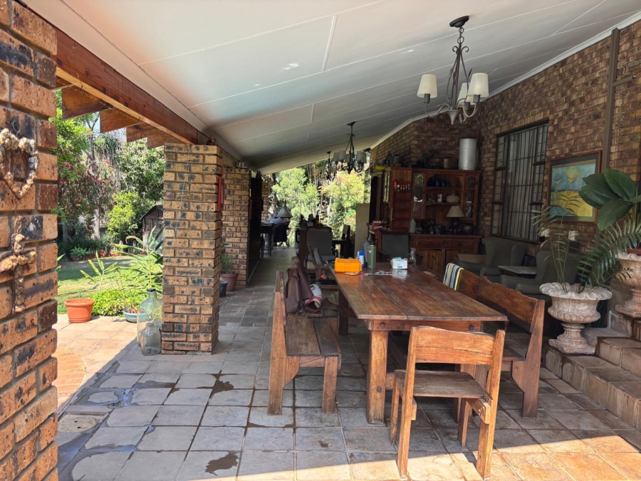 5 Bedroom Property for Sale in Safari Gardens North West